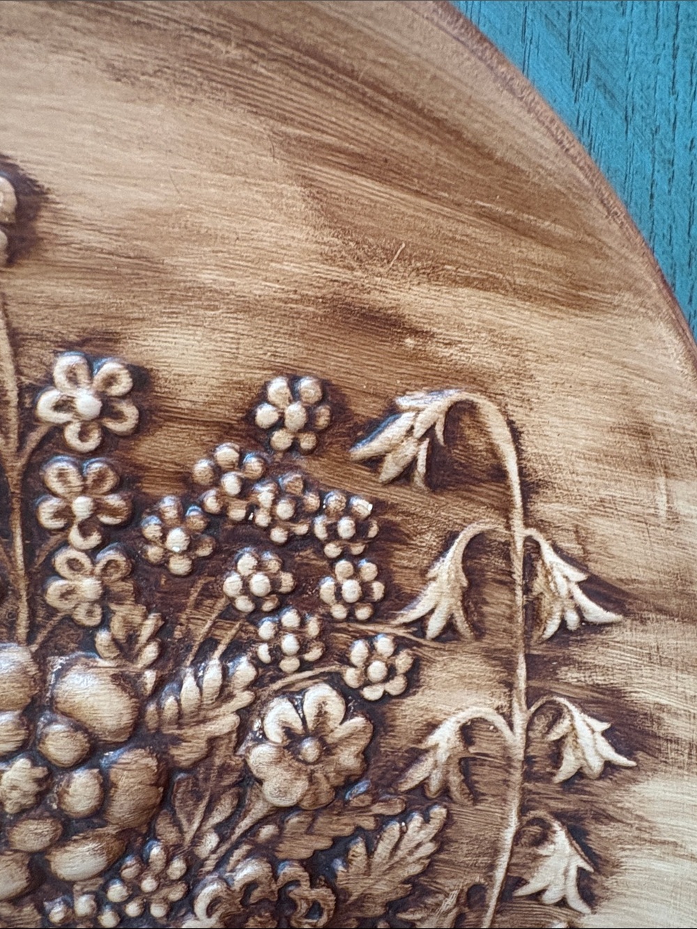 1981 Ceramic Floral Wall Plaques Set of 2 - Picture 5 of 12